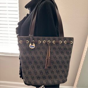 Dooney & Bourke Medium Tote Bag Tassel Bucket Monogram Brown Tmoro - New